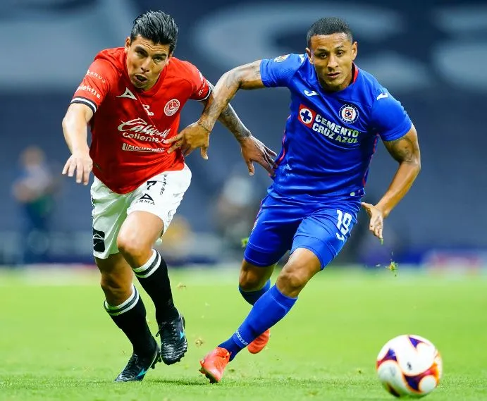 IMAGO7 Yotún en acción con Cruz Azul