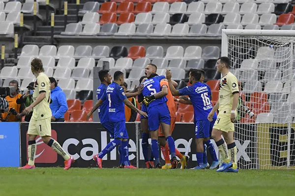 El festejo de un gol de Cruz Azul ante América
