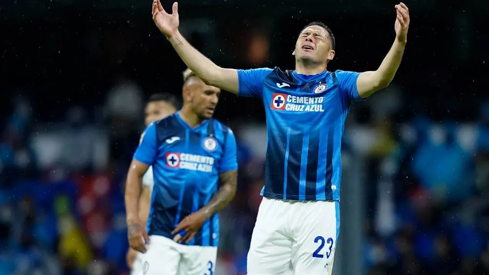 IMAGO7 Pablo Aguilar lamentándose en un partido