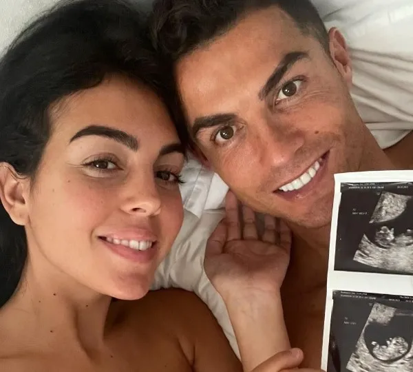 Georgina Rodríguez junto a Cristiano Ronaldo presumen ecografía de sus gemelos