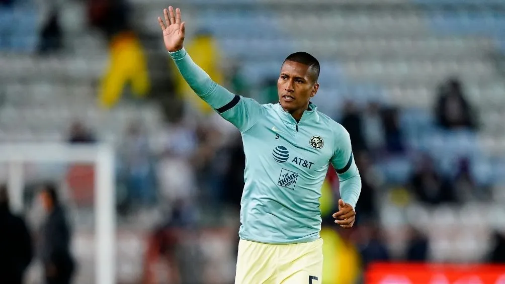 Pedro Aquino en un partido