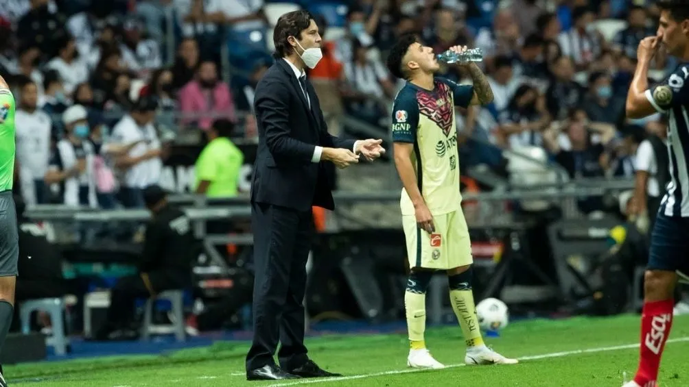 Solari en un partido con América