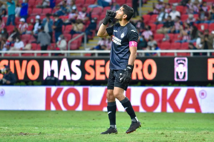 Jesús Corona en un partido de Cruz Azul