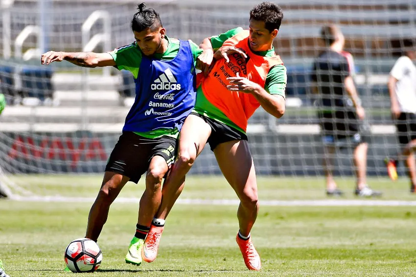 Hernández y Corona en un entrenamiento de México