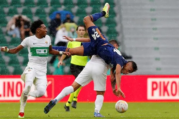Acción en el Elche vs Real Madrid
