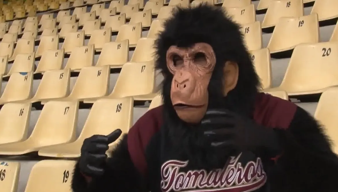 Chango Ote en el estadio de Tomateros