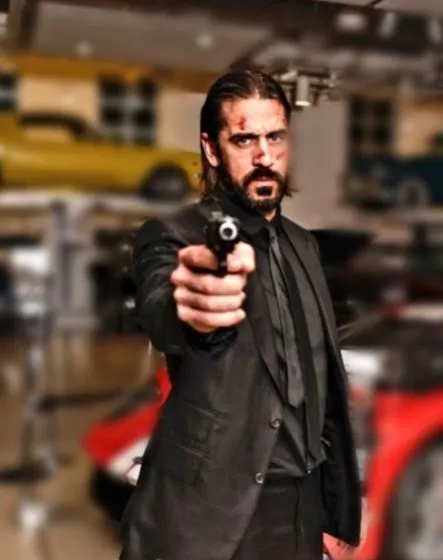 Aaron Rodgers, quarterback de Green Bay, caracterizado de John Wick