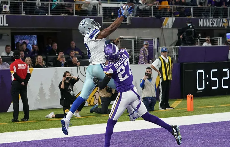 Amari Cooper atrapa el balón de la anotación del triunfo