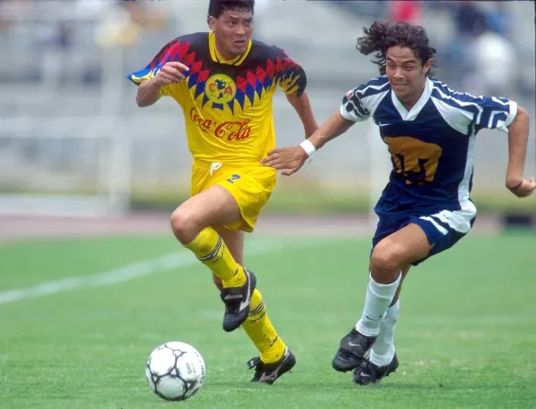 Juan Hernández como jugador del América