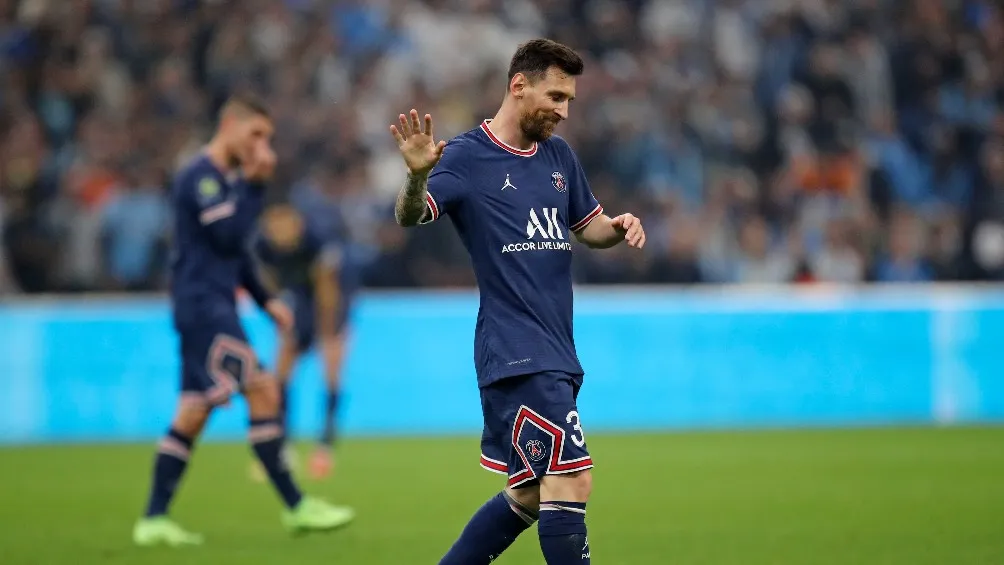 Messi jugando un partido con el PSG