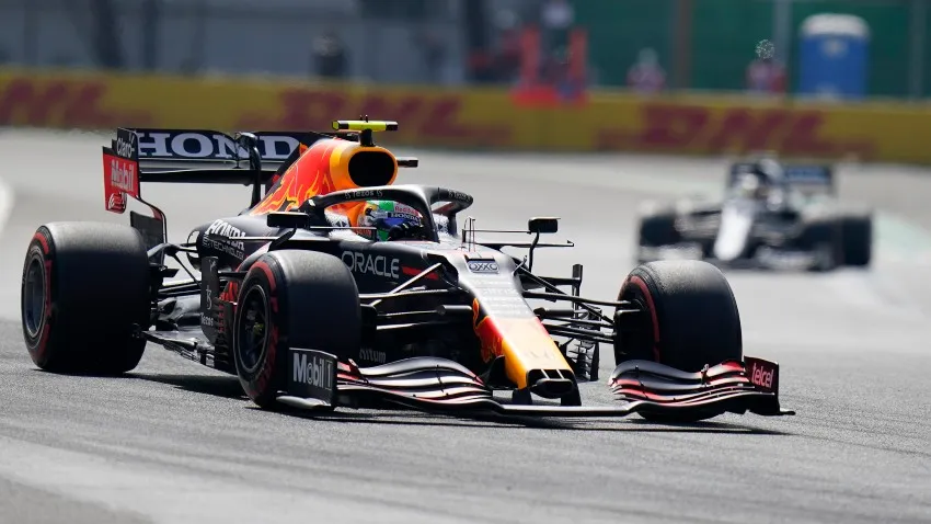 Sergio Pérez en el día de pruebas del GP de México