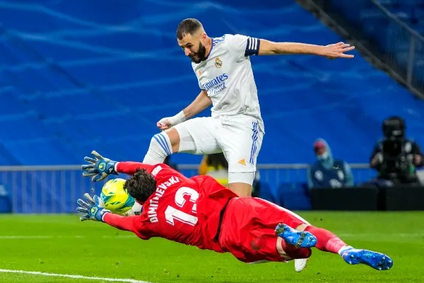 Karim Benzema anota la segunda diana para el Real Madrid