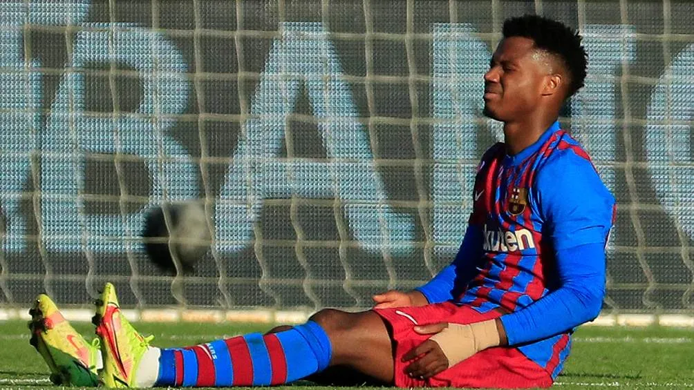 Ansu Fati lesionado en partido con el Barcelona