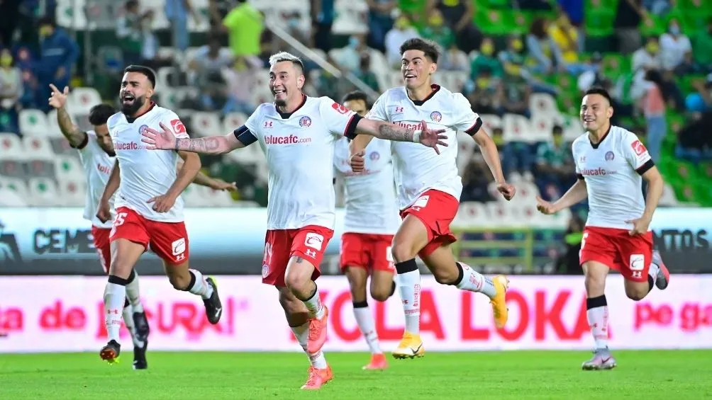 Sambueza en un partido con Toluca