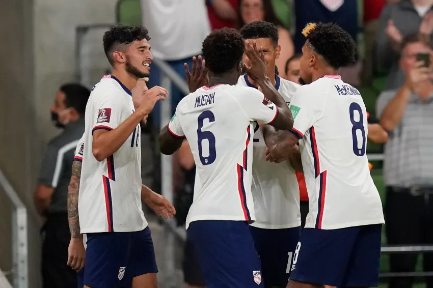 AP Pepi festejando un gol a favor de los Estados Unidos
