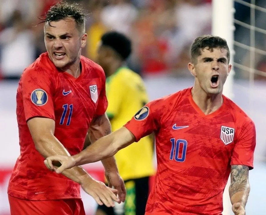 Christian celebra gol