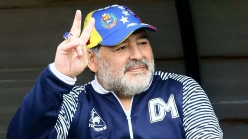 Maradona en un juego del Gimnasia