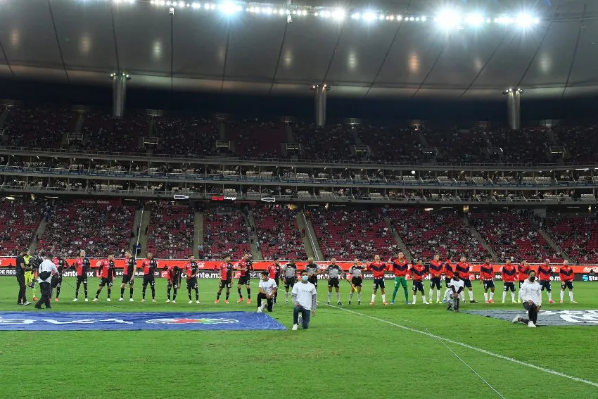 Estadio Akron en un juego entre Chivas y Atlas