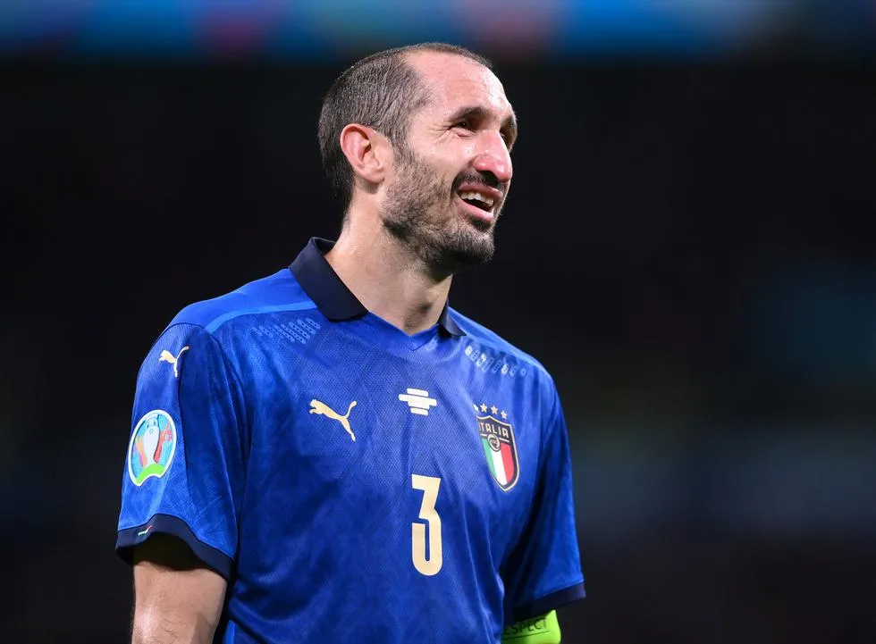 Chiellini se lamenta en juego de Italia