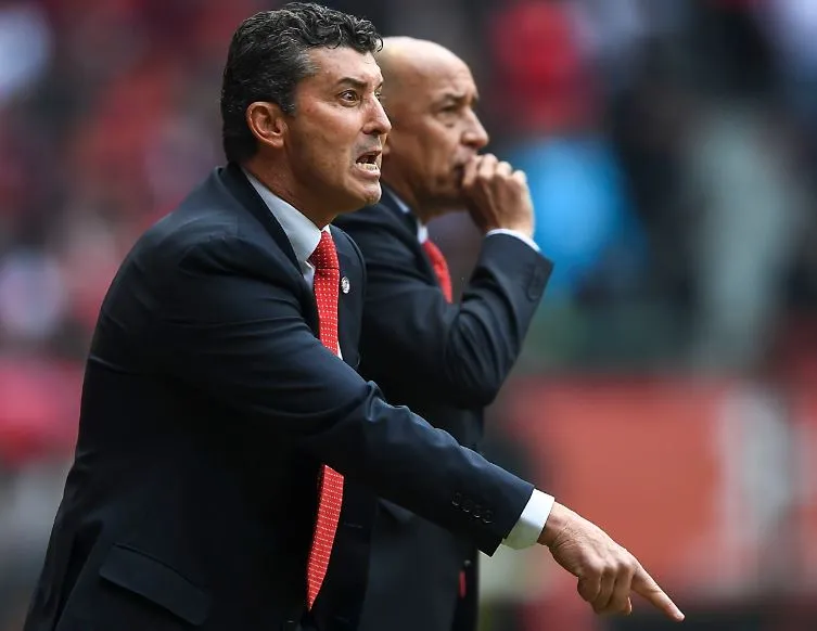 Chepo de la Torre molesto tras una acción