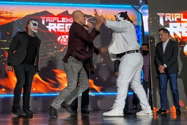 AGENCIA RÉCORD / MIGUEL PONTÓN Caín Velásquez frente a L.A. Park