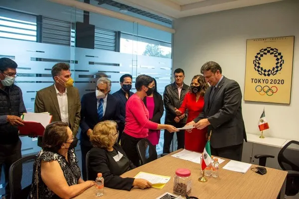 TWITTER @maryjosealcala María José Alcalá con Voy por México