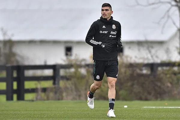 Johan Vásquez en entrenamiento con Selección