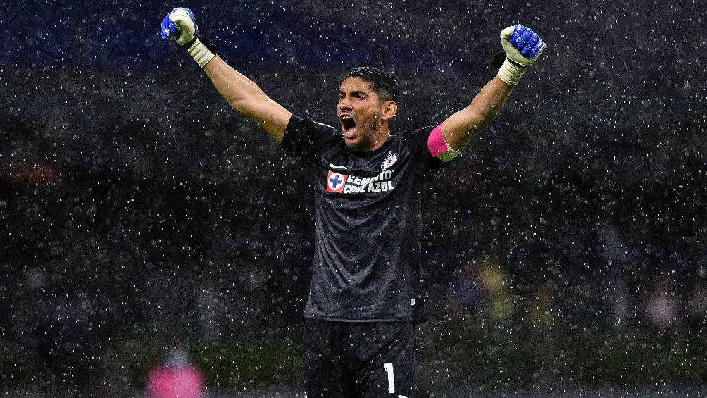IMAGO7 Jesús Corona festejando gol de Cruz Azul en la Liga MX