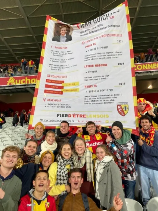 ESPECIAL Jean Guichard y su CV en una pancarta gigante