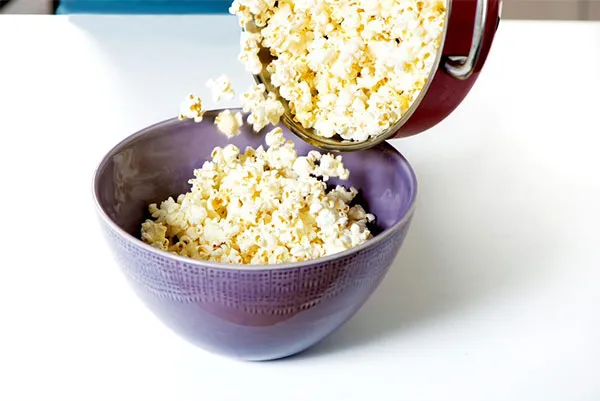 Las palomitas de maíz son una excelente compañía