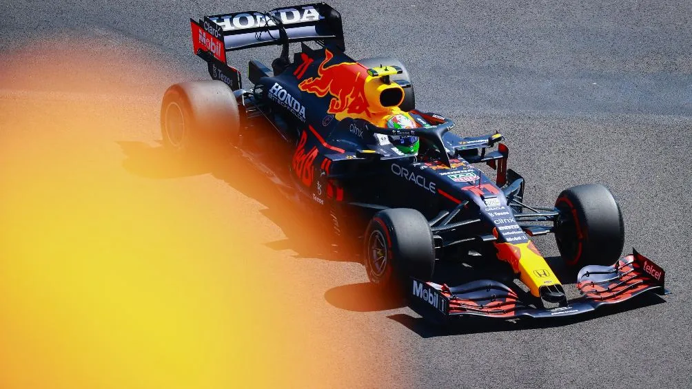 Checo Pérez durante la carrera en el GP de México