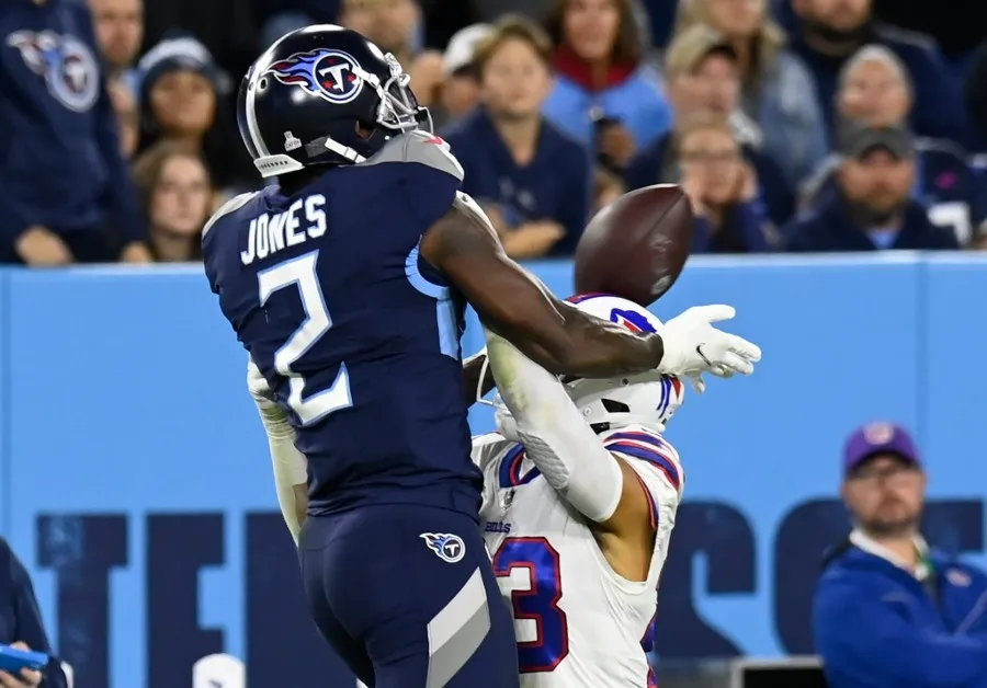 AP Jones en recepción en juego ante Buffalo