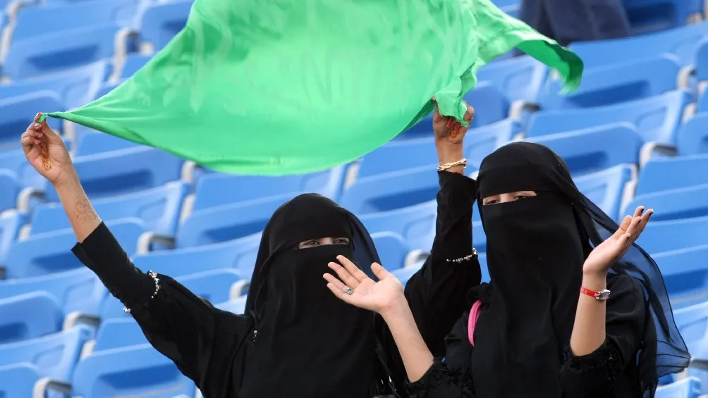 TWITTER | @DW_SPORTS Aficionadas de futbol en Arabia Saudita