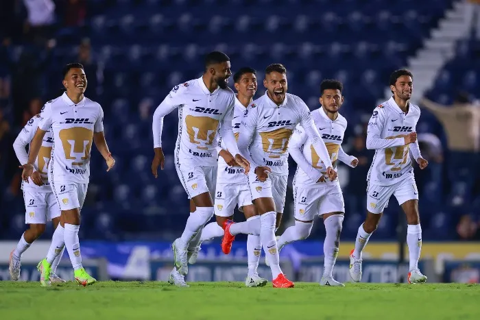 Jugadores de Pumas en festejo ante Atlante
