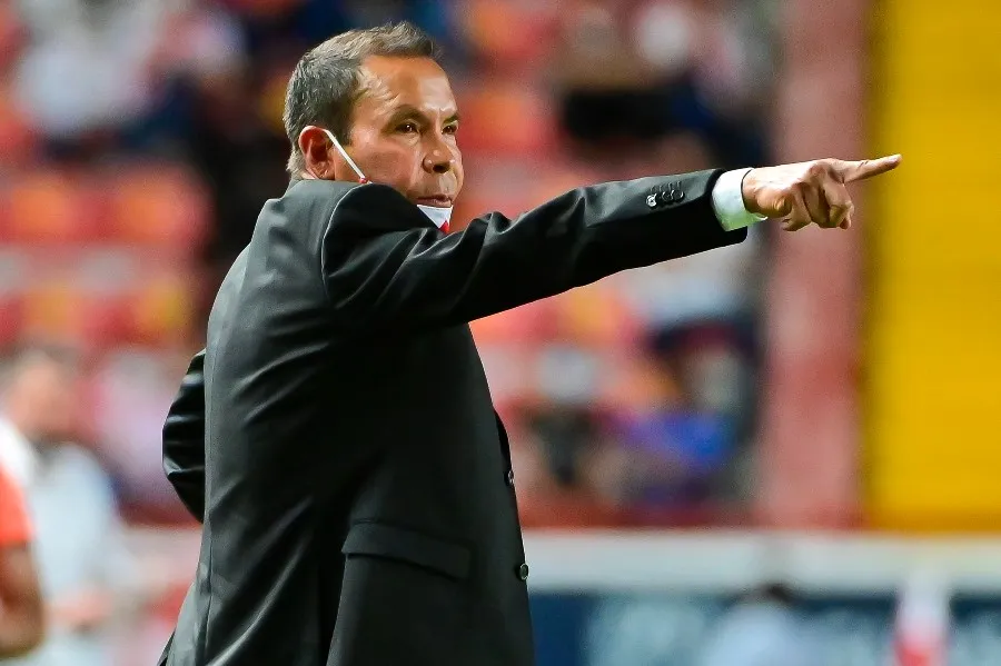 Profe Cruz en su paso por Necaxa