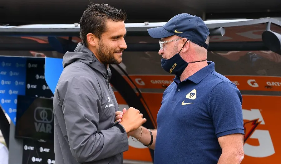 Iniestra saluda a Andrés Lillini