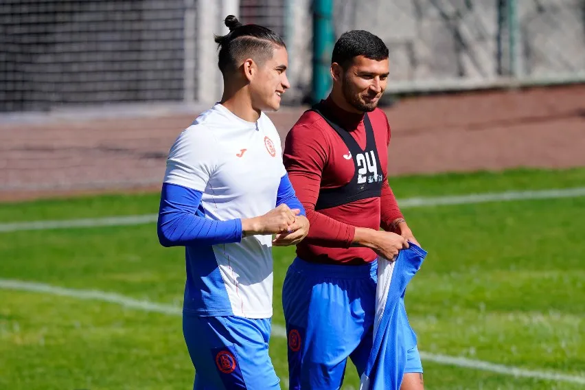 Alexis Peña y Escobar en un entrenamiento de Cruz Azul