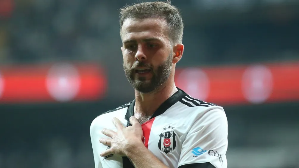 TWITTER | @MIRALEM_PJANIC Miralem Pjanic jugando con el Besiktas