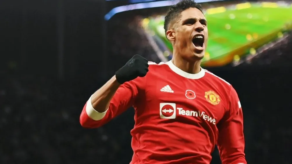 Raphael Varane festejando gol con el Manchester United