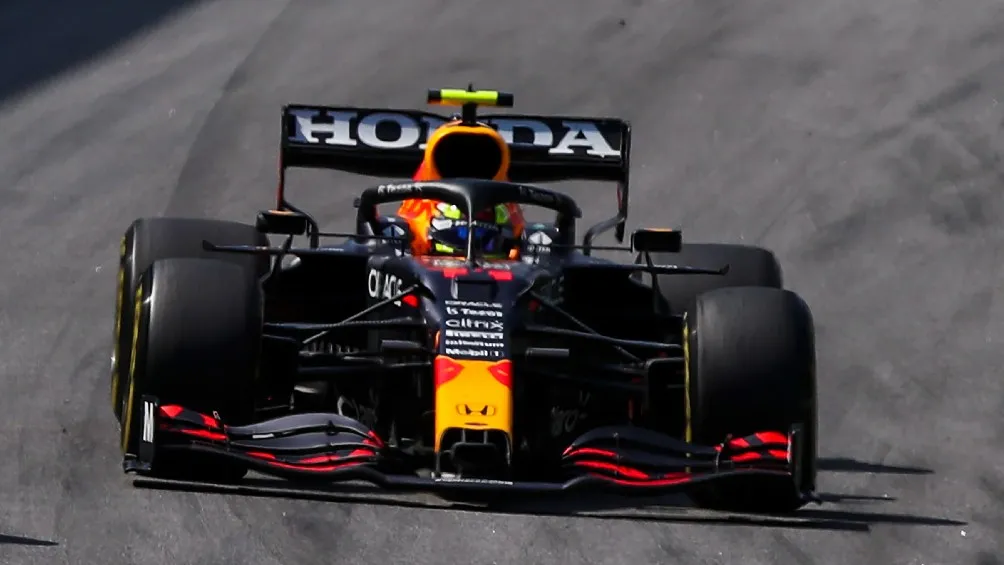 Checo Pérez corriendo en el GP de Brasil