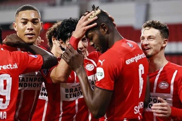 EFE PSV celebra su victoria y liderato