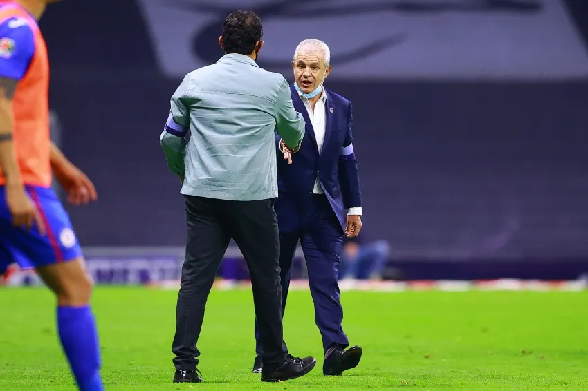 Reynoso y Aguirre en un partido entre Cruz Azul y Rayados