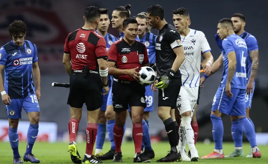 MIGUEL PONTÓN Corona con Fernando Guerrero