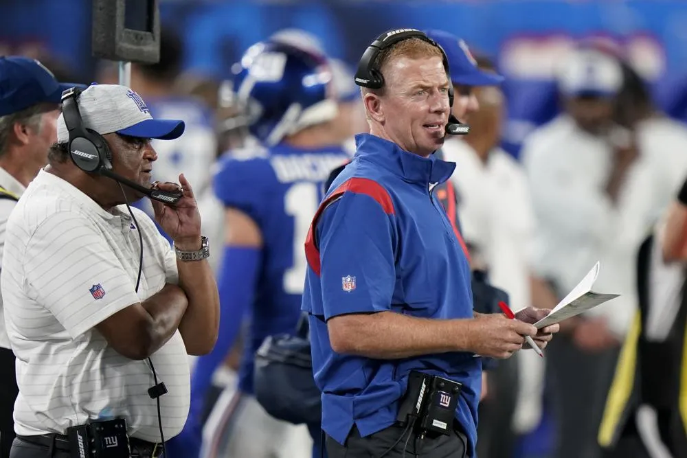 Jason Garrett sigue de cerca las acciones de su ofensiva
