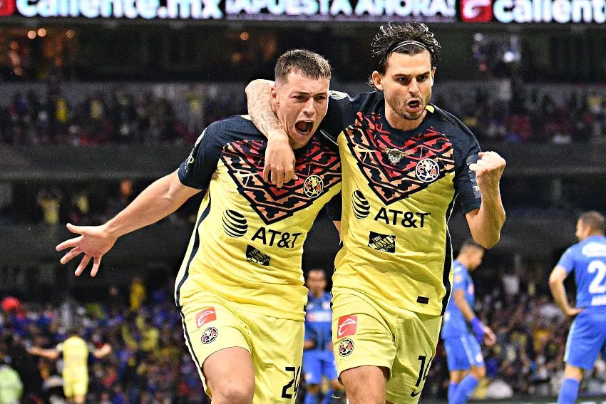 Viñas y Benedetti en un juego de las Águilas