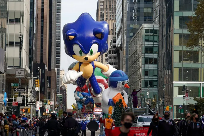 AP Sonic en el desfile del Día de Acción de Gracias
