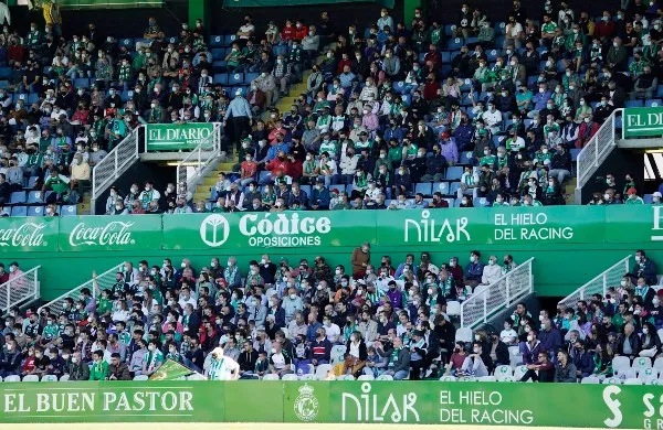 TWITTER @realracingclub Público dentro de El Sardinero