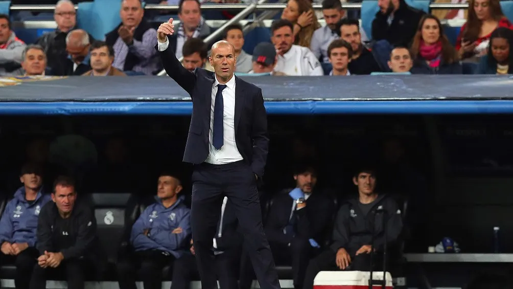 MEXSPORT Zinedine Zidane dirigiendo al Real Madrid