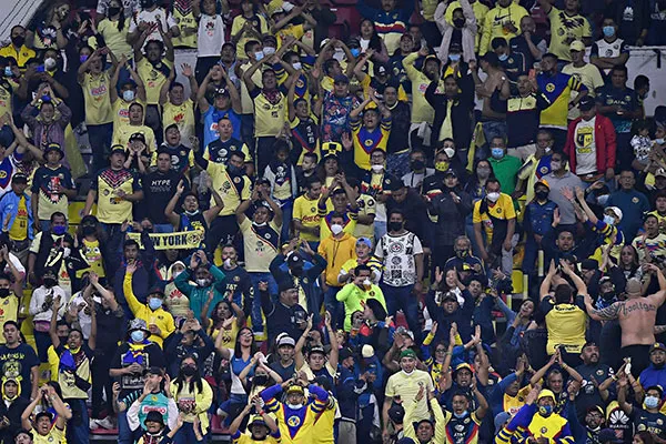 IMAGO7 Afición de América durante un partido en el Azteca