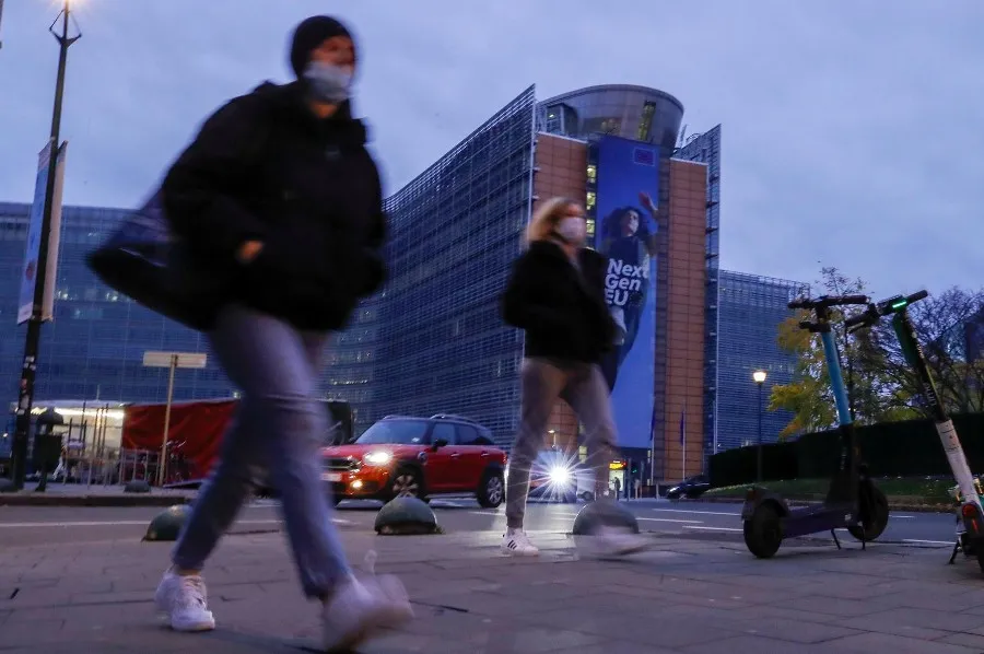 EFE Habitantes de Bruselas con cubrebocas